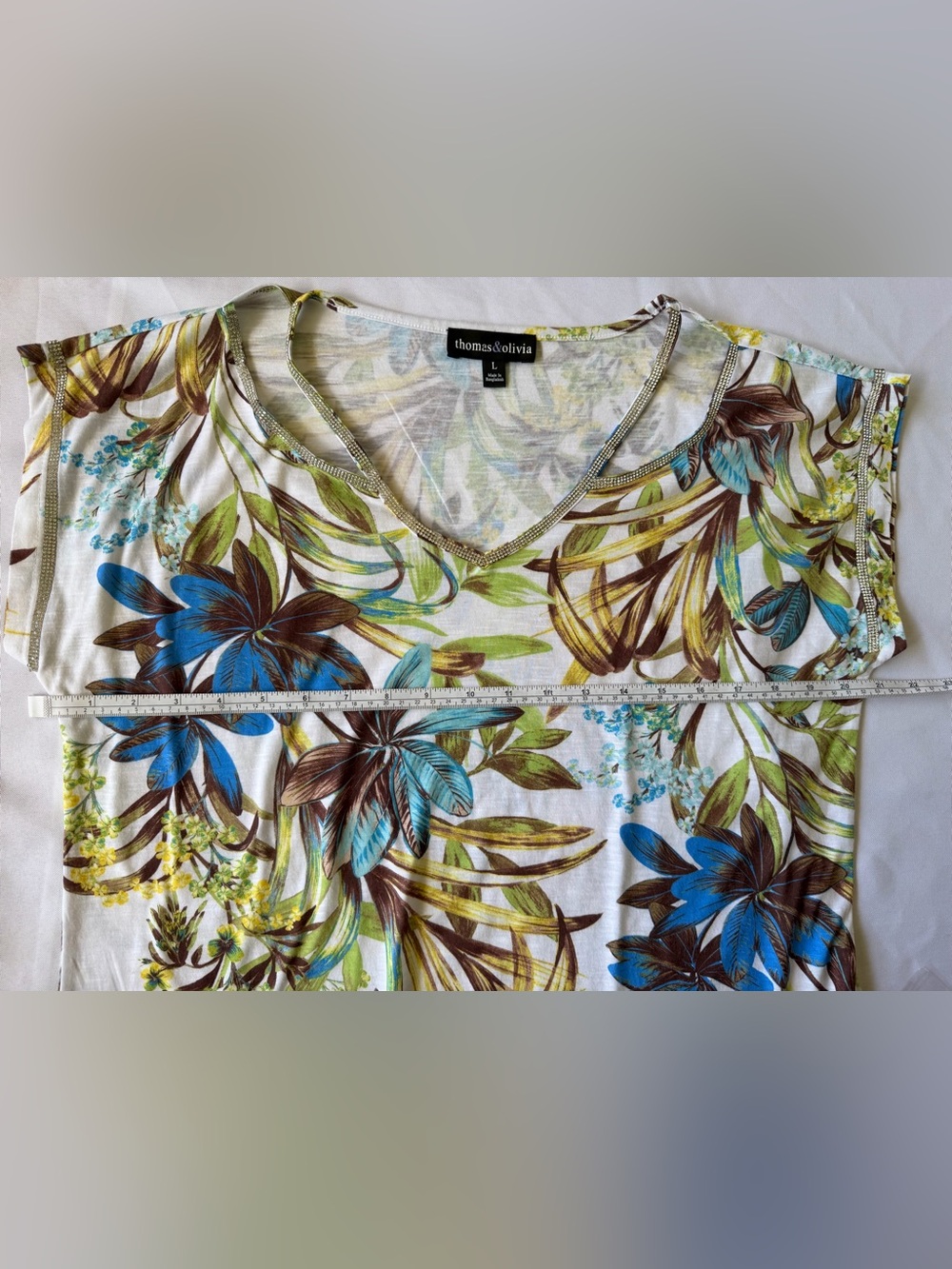 Thomas & Olivia TropicalFloral V-Neck Short Sleeve Tee W/ Rhinestones Size L - Picture 7 of 7